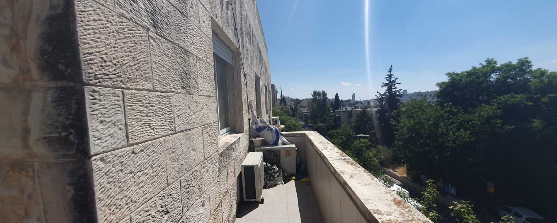 assets/images/properties/Az39 Balcony Pic2  (CapitIL).jpg